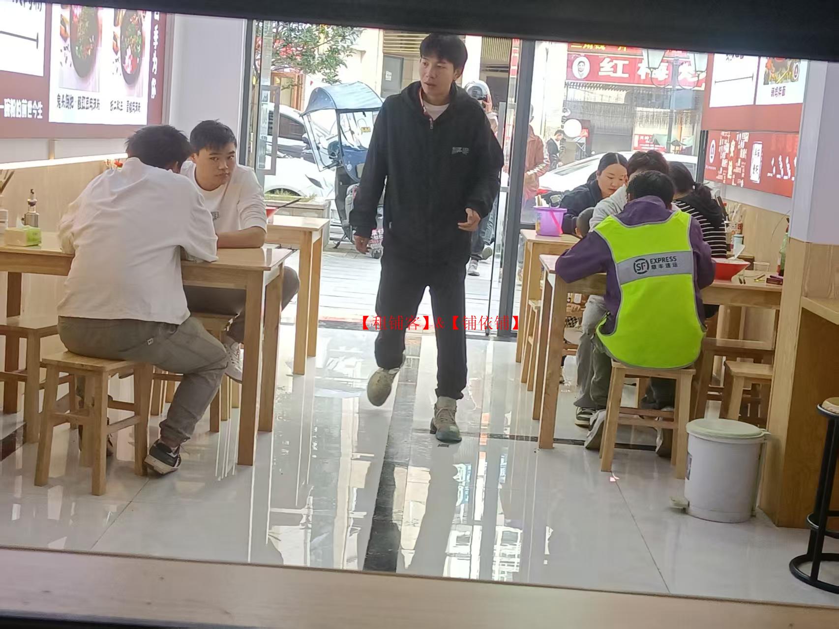 华润国际57平餐饮粉店转让